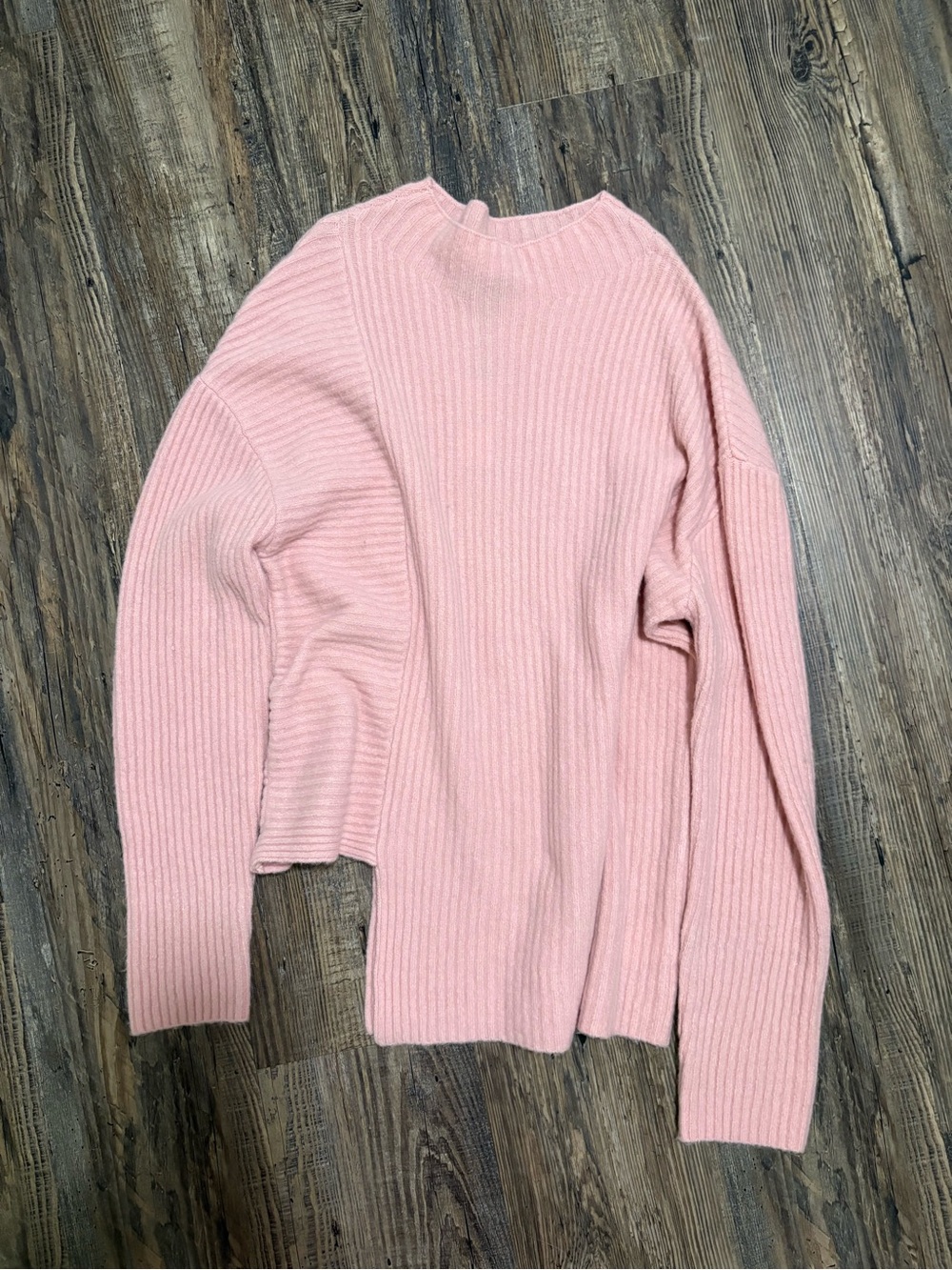 Express Women’s Sweater $35.00 Size Medium New WithTags Never Worn